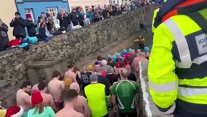 Video shows 2025 New Year's Day Dip in Port St Mary