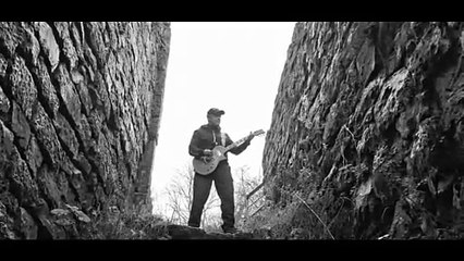 Les yeux ouverts - Clip Officiel