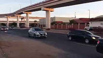 Flujo vehicular en rutas alternas por construcción de paso a desnivel