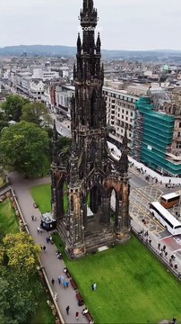 Édimbourg ❤❤ Scotland #ScotlandTravel#ScotlandForever#TravelBucketList#Edinburgh#EdinburghTok#edinburgh#scotland#visitedinburgh#visitscotland#braveheart#outlander#visitbritain#greatbritain#tartan#plaid#rainyda