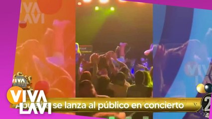 Abuelita se lanza al público en concierto de rock