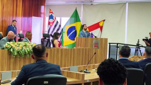 Prefeitos eleitos da Baixada Santista tomam posse; VEJA