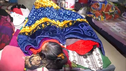 Hn_Ani_Delhi_People_Take_Refuge_In_Night_23-40-56