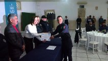 Los policías recibieron reconocimientos y nuevos uniformes