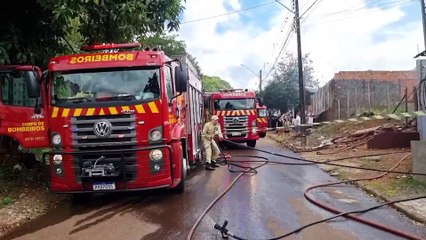 Casa fica destruída em incêndio criminoso no Bairro Universitário