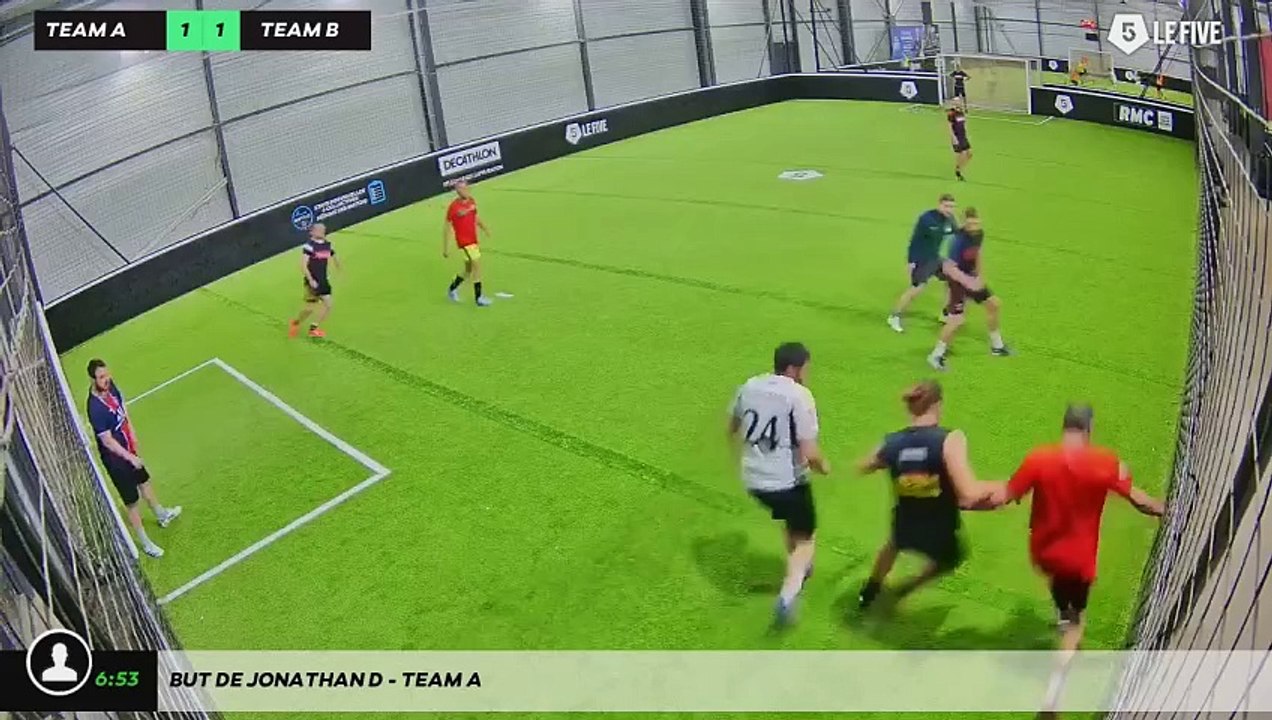 But de Jonathan D - Team A