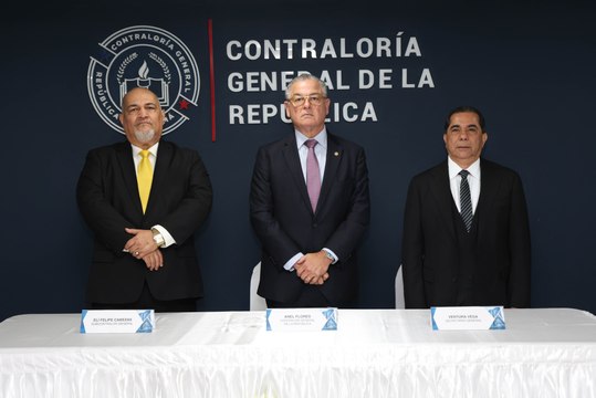 Anel Flores preside su primera reunión como nuevo Contralor