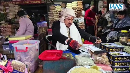 Mahakumbh से पहले Prayagraj में दिखी मेवा व्यापार में तेजी