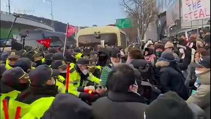 Investigadores surcoreanos intentan sin éxito arrestar al presidente Yoon