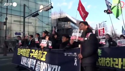 Corea del Sud, decine di manifestanti marciano verso la residenza di Yoon