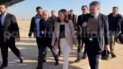 Baerbock, Şam'a çelik yelekle indi