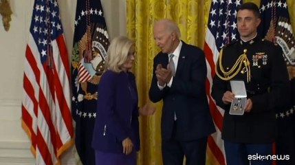 Biden conferisce la Presidential Citizens Medal a Liz Cheney