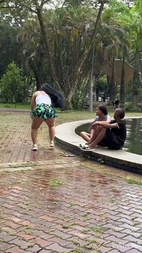 Las pelotas falsas parte3😂#funny #bromas #humor #video #viralvideo #shortvideo #short #shorts