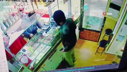 Bursa'da oyuncak silahla kuyumcuya soyguncuya kalkıştı, dayak yedi: “Bu bir soygundur”