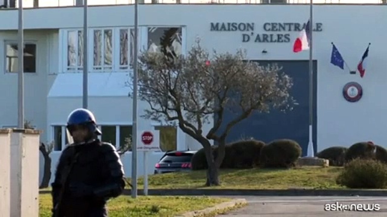 Detenuto prende 5 in ostaggio nel carcere di Arles, poi si arrende