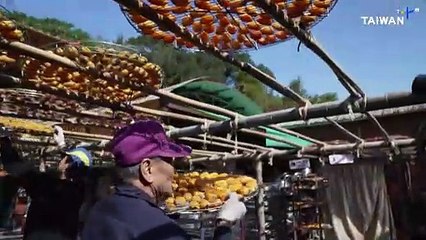 Persimmon Farmers in Taiwan Battle Typhoons and Rising Temperatures