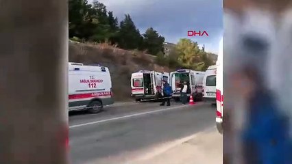 Yolcu midibüsü otomobille çarpıştı: Ölü ve yaralılar var