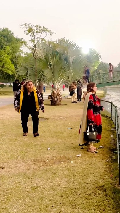 Bag_throw_pranks_#funny_#pranks_#comedy_#gulfamgolden_#funnyvideos_#funnypranks_#goldigarprank(1080p)