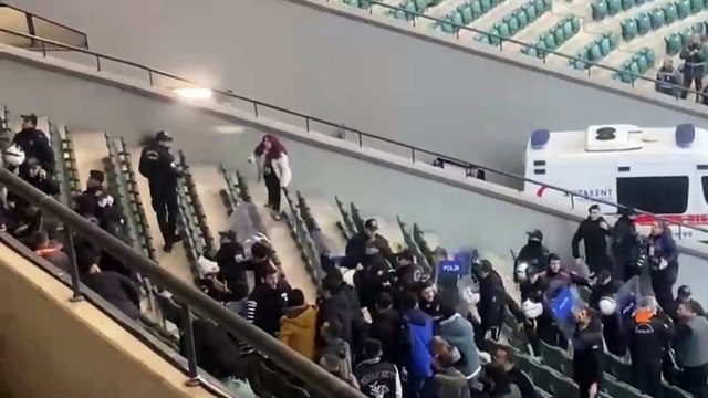 Kocaelispor attı, deplasman tribünü karıştı (2)