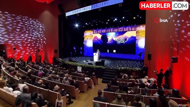 Cumhurbaşkanı Erdoğan: Ufkumuzu açan fikirleriyle, hepimize emsal teşkil eden mücadele azmiyle Üstat Necip Fazıl davamızın abide isimlerinden...