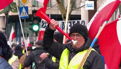 Polónia: agricultores saem à rua em protesto antes da inauguração da Presidência polaca da UE