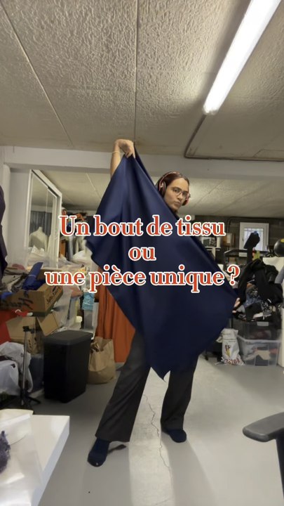 Alors ? Un bout de tissu ou une pièce unique ? ✨  Des créations uniques et sur mesure avec des tissus upcyclés ! C’est ce que je réalise tous les jours dans mon atelier 😊  Alors abonne toi pour ne pas rater la suite des aventures 🥰🏽