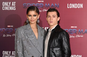 Tom Holland prefiere no caminar por las alfombras rojas con Zendaya porque los estrenos son 'su momento'