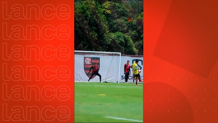 Time alternativo do Flamengo treina no Ninho do Urubu