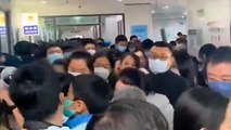 China: El país declara hospitales desbordados por epidemia de múltiples virus