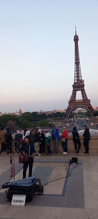 Parisian Music Vibe Around Eiffel Tower #musicvideo  #magical #eiffeltower #traveling  #music  (3)