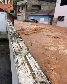 Temporal provoca alagamentos em cidade da Zona da Mata