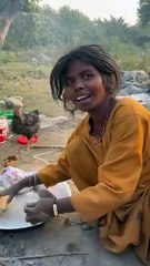 20 साल बाद मिली लापता महिला और उसके बेटे, परिजनों ने सोशल मीडिया के जरिए खोज निकाला