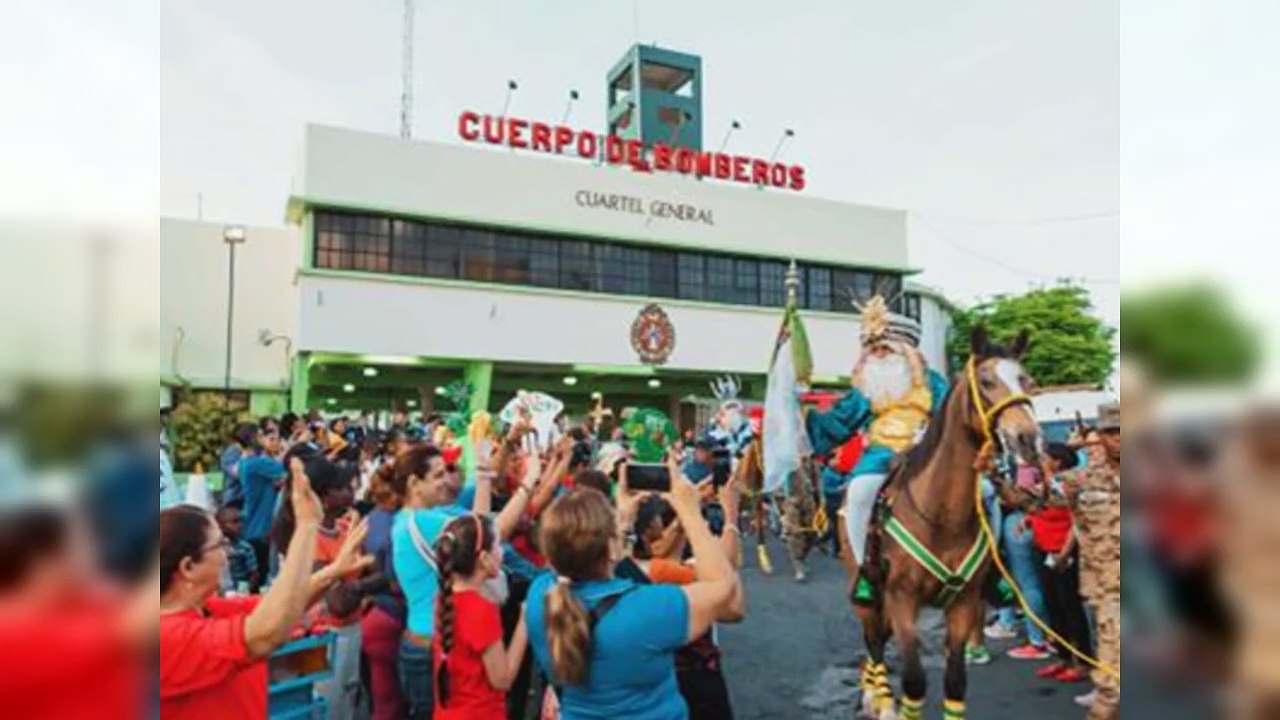 Desfile de Reyes Magos que organizan los bomber...