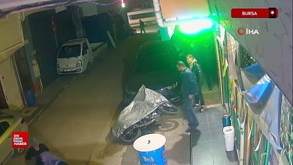 Bursa'da eşinin şans oyun oynadığı mekanı basıp çevredekilere saldırdı