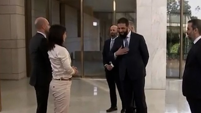 Ahmed el Şara Alman dışişleri bakanının elini sıkmadı