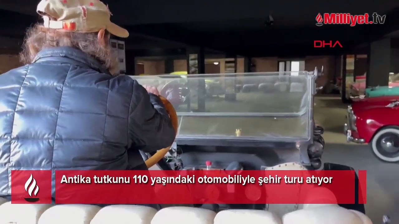 Antika tutkunu 110 yaşındaki otomobiliyle şehir turu atıyor
