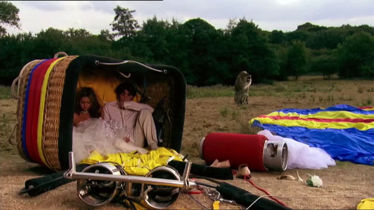 Footballers' Wives. S03 E05.