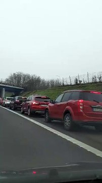 Primo giorno di saldi: tre chilometri di coda all'uscita per l'outlet Serravalle