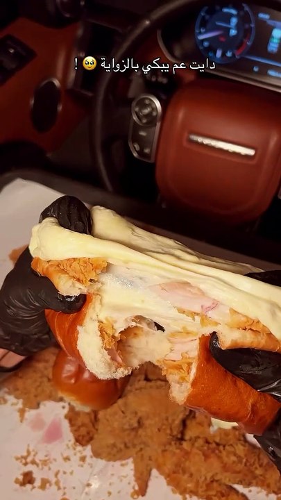 Follow for more ASMR videos🌮🍟 Credits: @atyabfarooj #mukbang #asmr #fastfood #asmreating