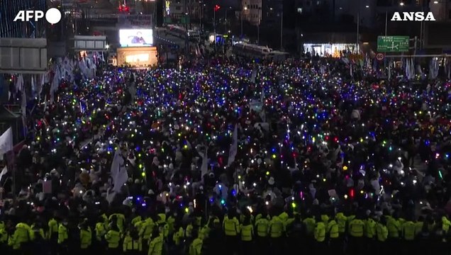 Corea del Sud, manifestazione anti-Yoon davanti alla casa del presidente