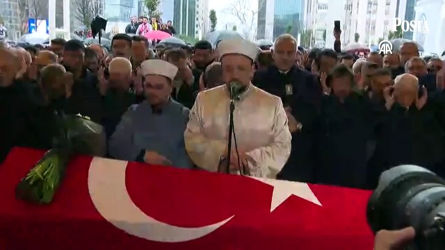 Usta sanatçı Ferdi Tayfur için Barbaros Hayrettin Paşa Camii'nde cenaze töreni düzenlendi