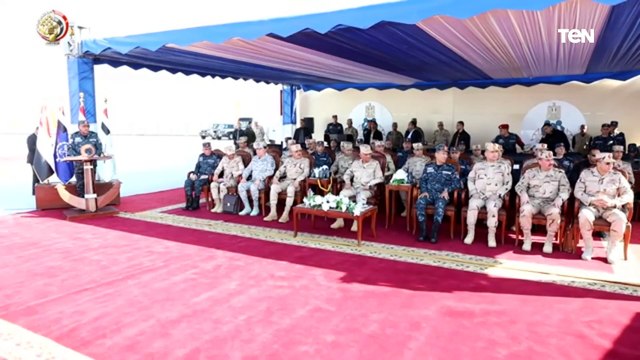 الفريق أول عبدالمجيد صقر يتفقد قاعدة الإسكندرية البحرية ويلتقى بعدد من المقاتلين