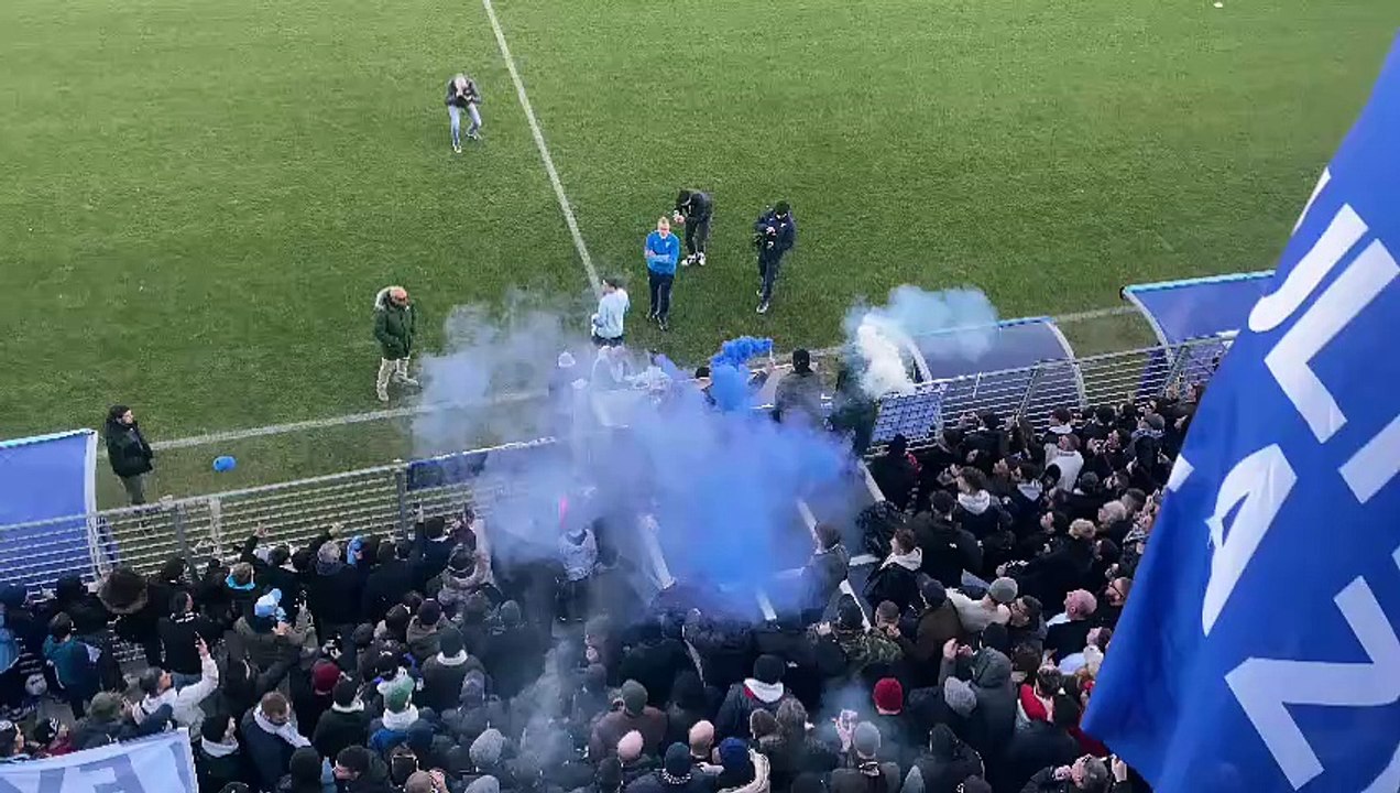 Lazio, la Nord consegna una maglia speciale alla squadra
