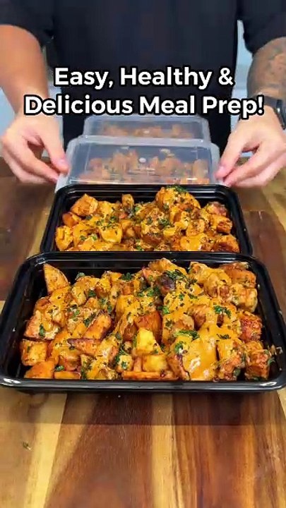 Creamy, dreamy, and packed with protein! 🍗✨ Ready to elevate your dinner game with this High Protein Creamy Garlic Chicken? 😍 Perfect for meal prep or impressing your guests!