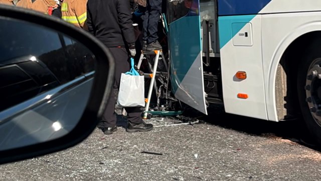 영동고속도로 반월터널 3중 추돌...3명 다쳐 / YTN