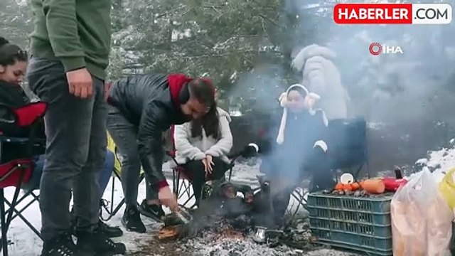 Süleymanlı Yayla Gölü'nde Kar ve Sis Manzarası Misafirlerini Büyüledi