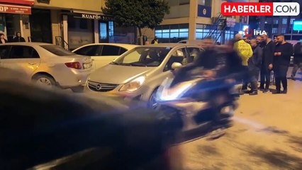 Direksiyon hakimiyetini kaybeden sürücü 5 araca çarptı: 3 yaralı