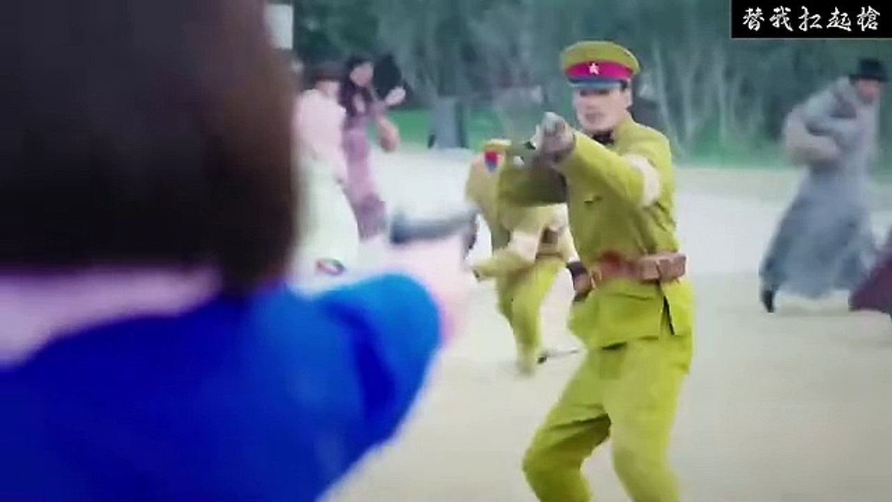 The Beautiful Woman Reveals She Is a Kung Fu Master and Comes to the Rescue