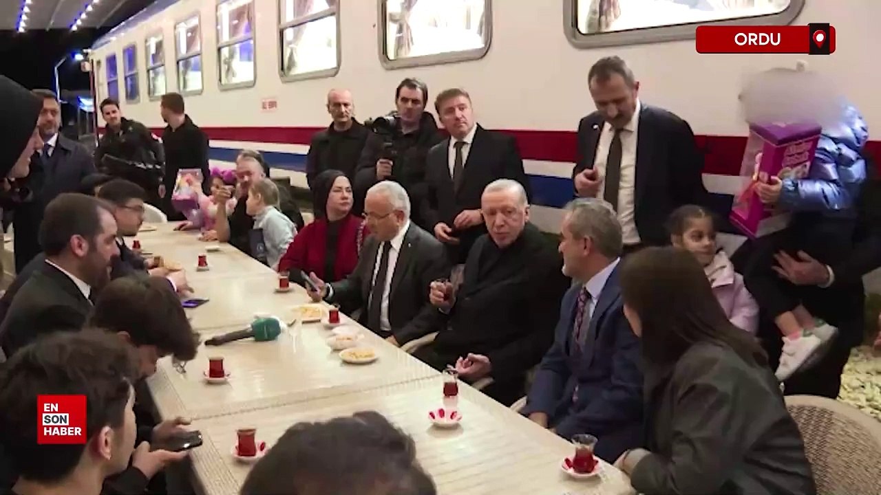 Cumhurbaşkanı Erdoğan, Ordu'da vatandaşlarla sohbet etti, çay içti