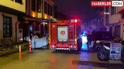 Metruk Bina Yıkıldı, Park Halindeki Araç Hasar Gördü